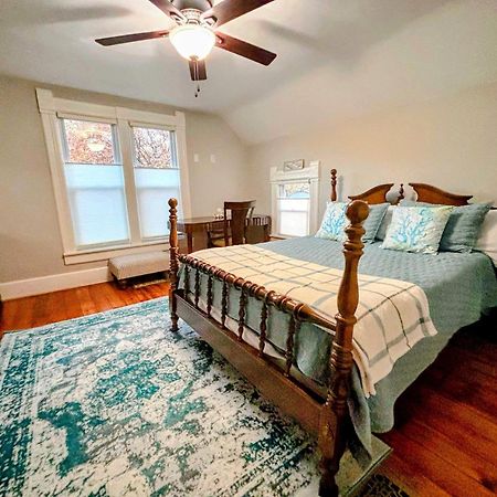 Charming Restored 1891 House Fort Atkinson Extérieur photo