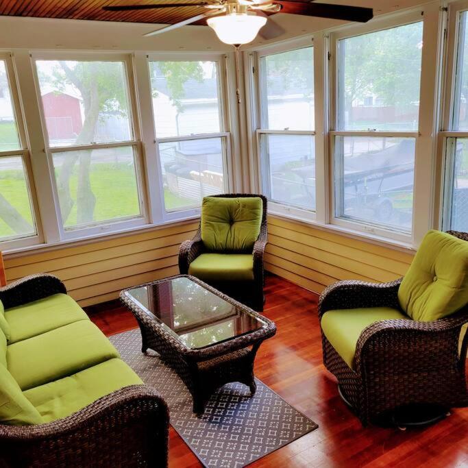 Charming Restored 1891 House Fort Atkinson Extérieur photo