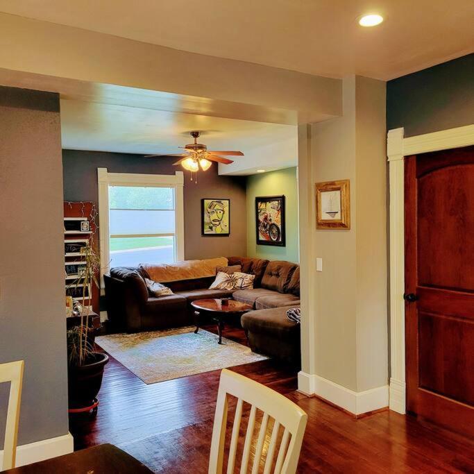 Charming Restored 1891 House Fort Atkinson Extérieur photo