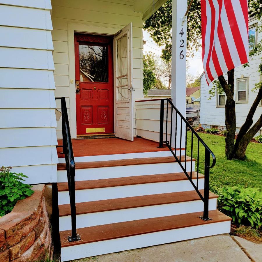 Charming Restored 1891 House Fort Atkinson Extérieur photo