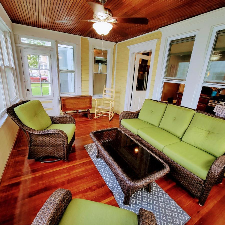 Charming Restored 1891 House Fort Atkinson Extérieur photo