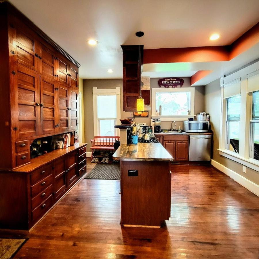 Charming Restored 1891 House Fort Atkinson Extérieur photo